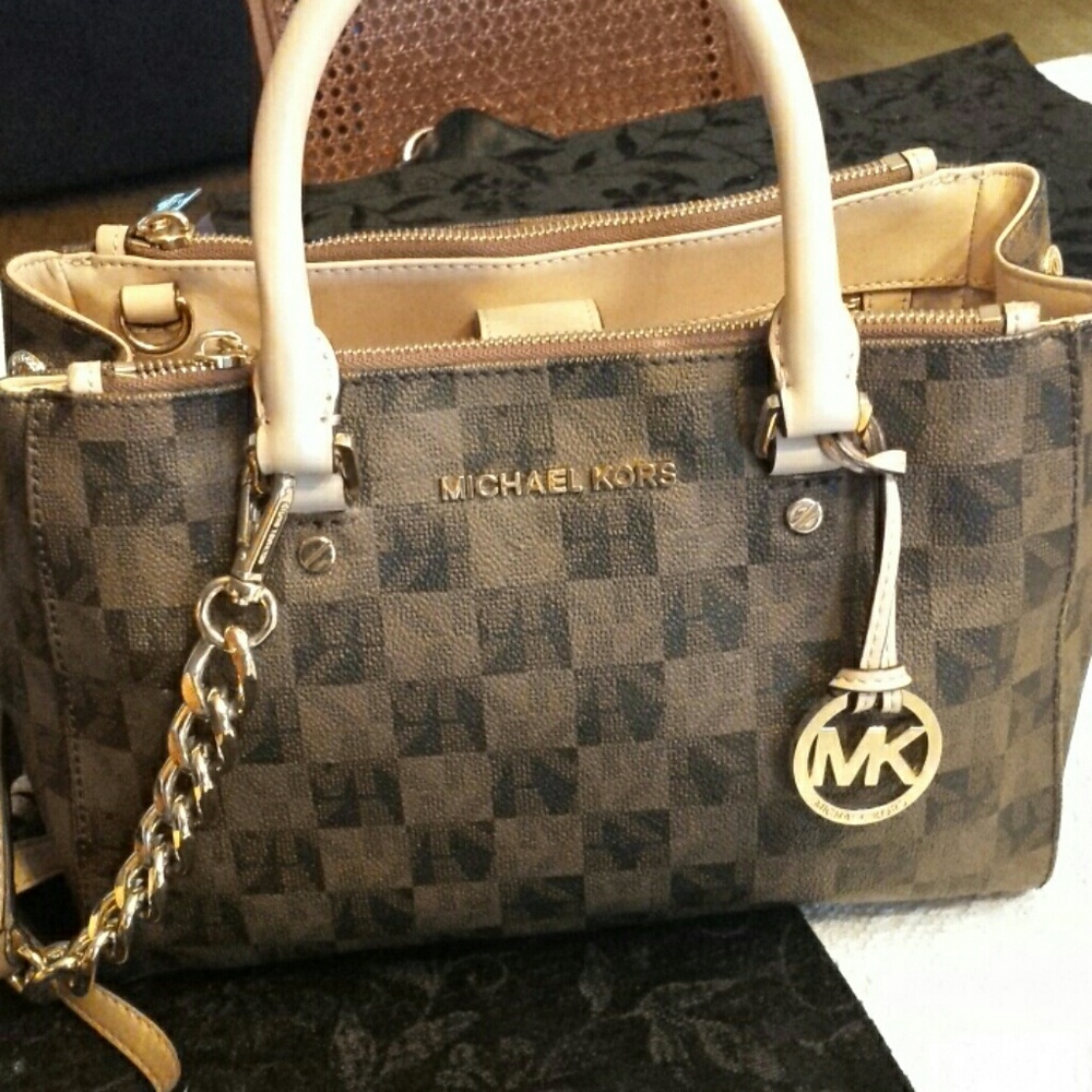 Beautiful like new Michael Kors bag